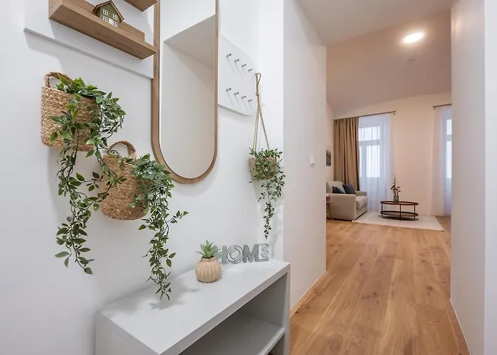 1 Bdr - Luxe, Right Near Vienna's Old