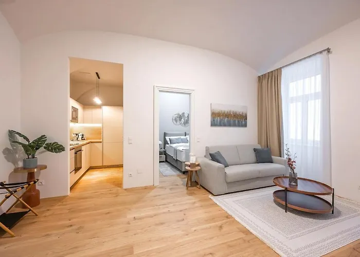 1 Bdr - Luxe, Right Near Vienna's Old Apartamento