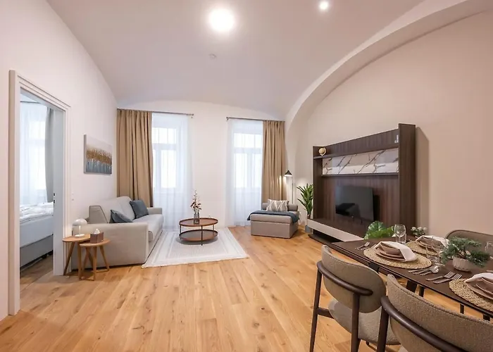1 Bdr - Luxe, Right Near Vienna's Old