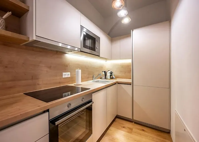 1 Bdr - Luxe, Right Near Vienna's Old Apartamento *